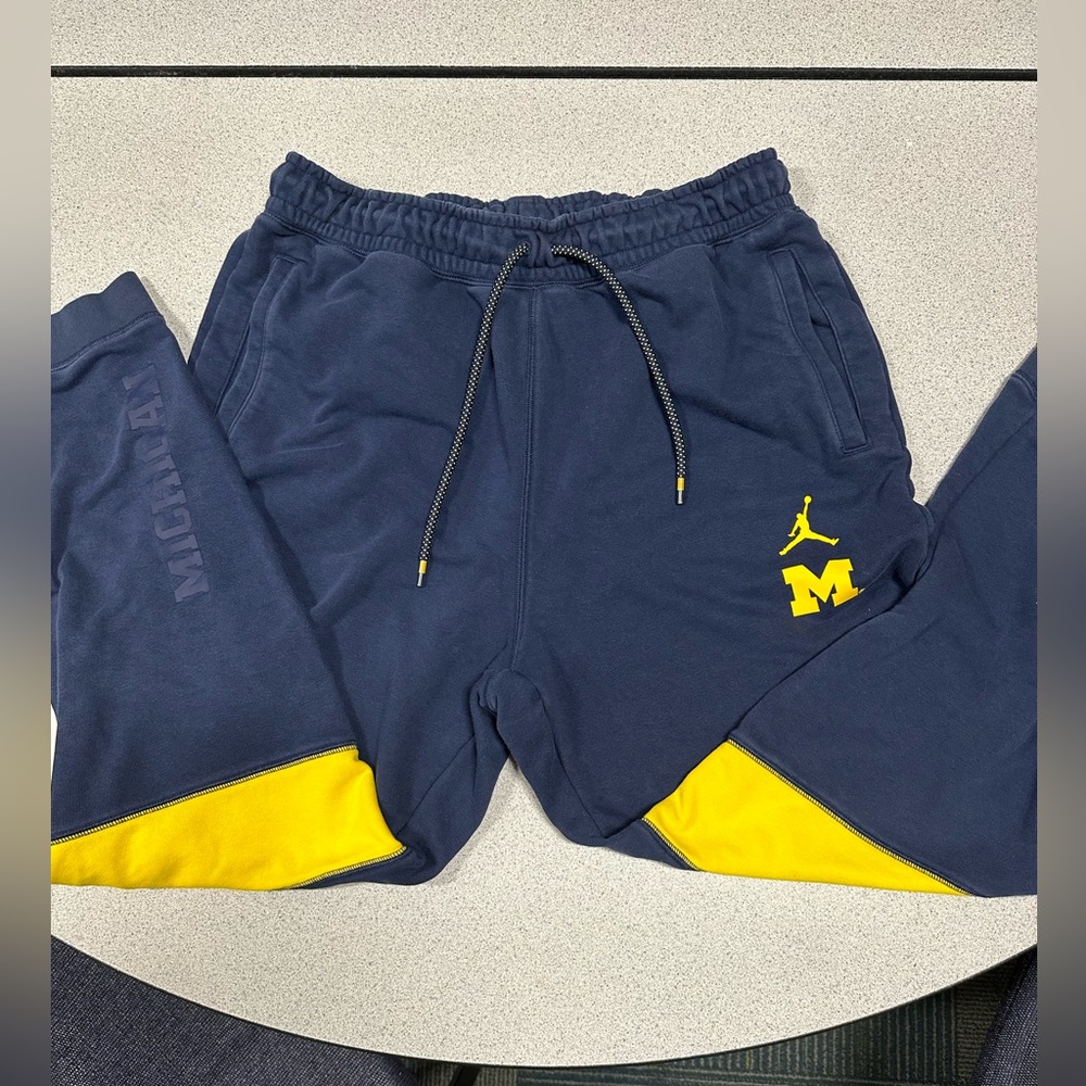 U of Michigan Jordan joggers, Men’s XL